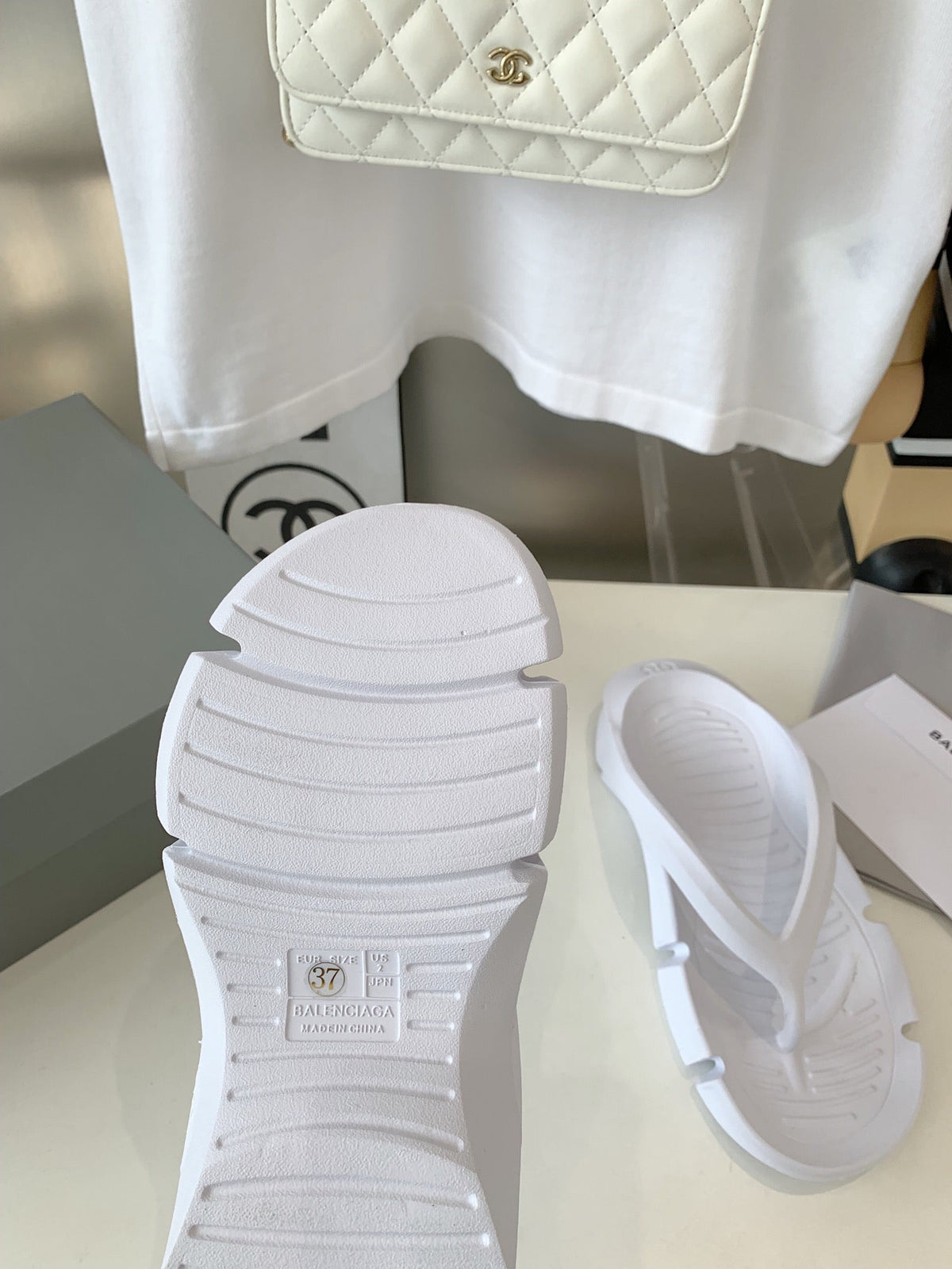 THONG SANDALS IN WHITE RUBBER