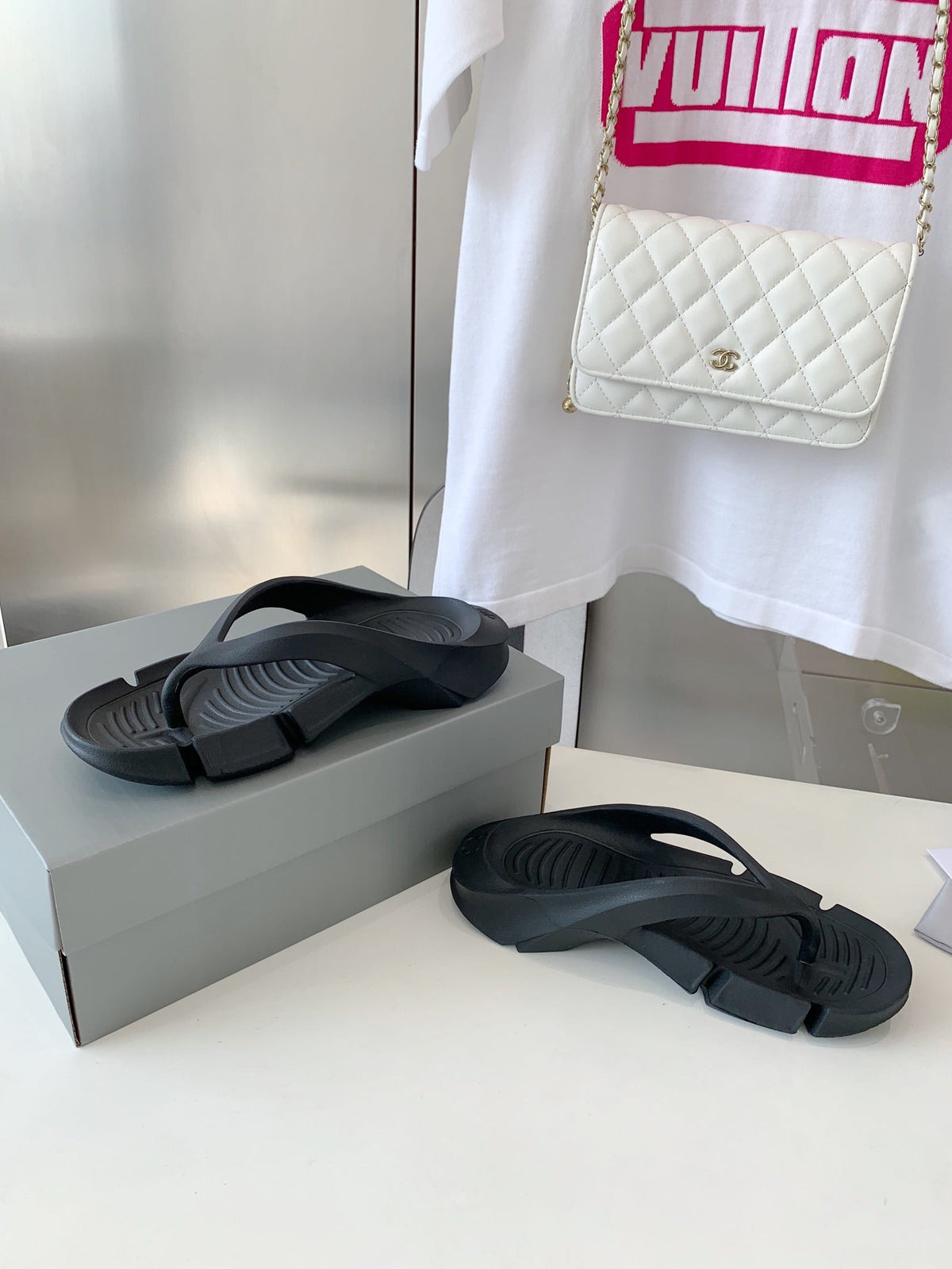 THONG SANDALS IN BLACK RUBBER