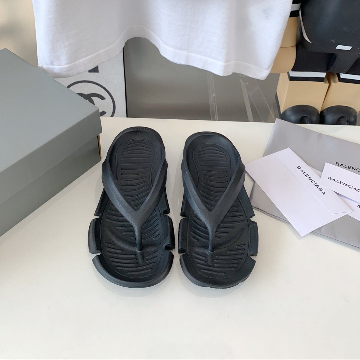 THONG SANDALS IN BLACK RUBBER