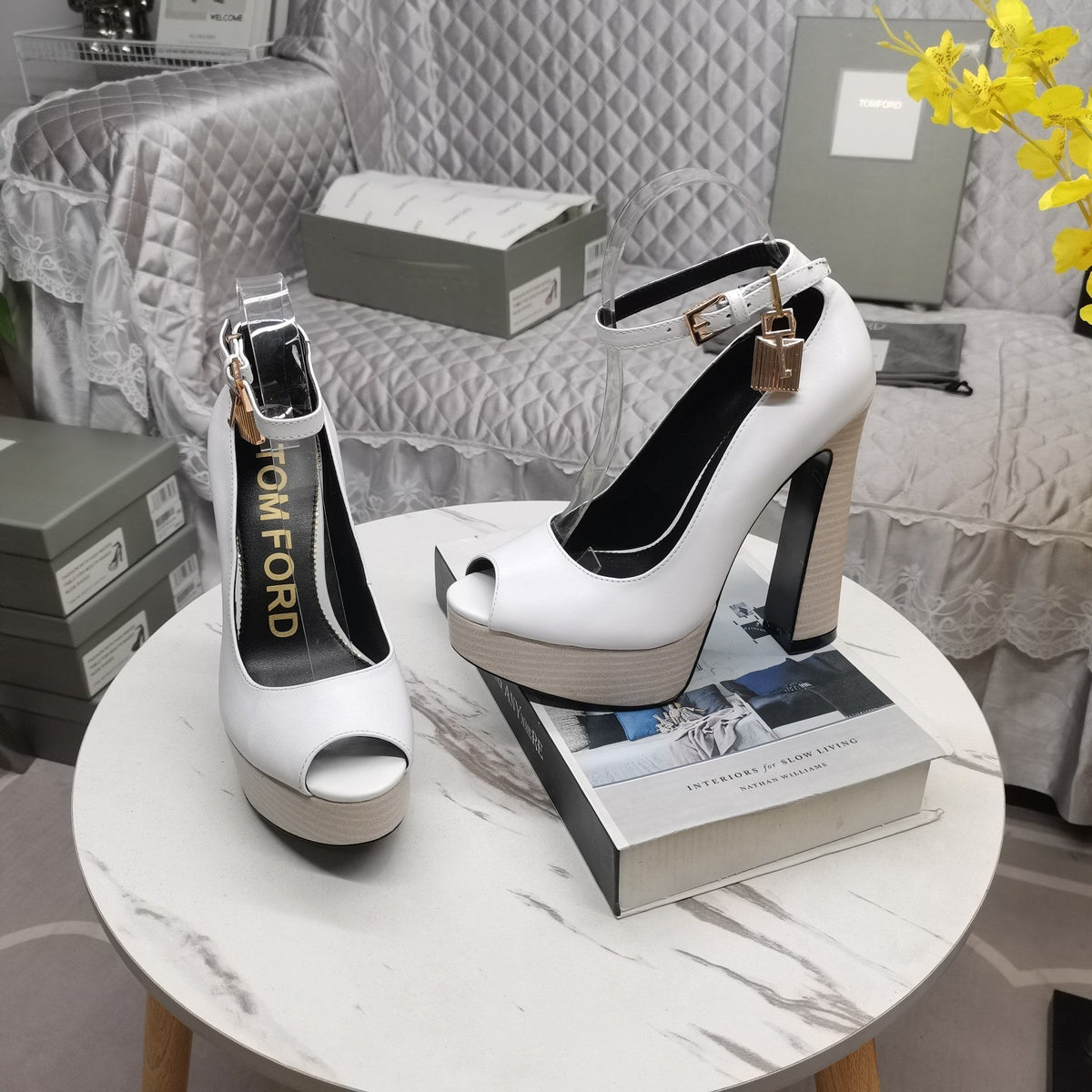 PADLOCK PLATFORM PEEP TOE PUMP 14 CM IN WHITE CALFSKIN