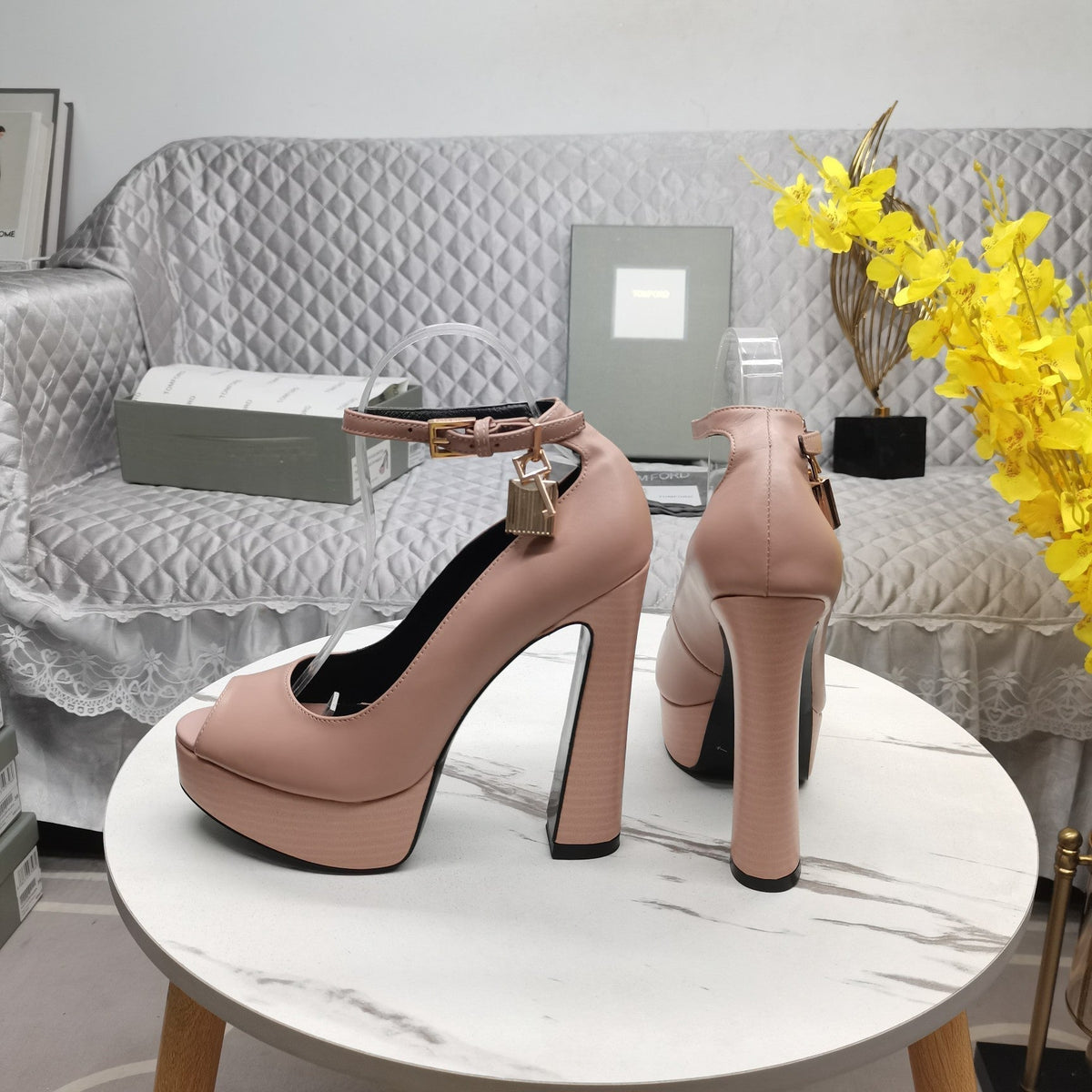 PADLOCK PLATFORM PEEP TOE PUMP 14 CM IN PEACH PINK CALFSKIN