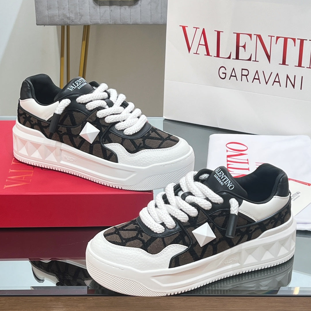 VALENTINO 25S GARAVANI ONE STUD XL PLATFORM SNEAKERS IN WHITE LAMBSKIN AND BROWN CANVAS