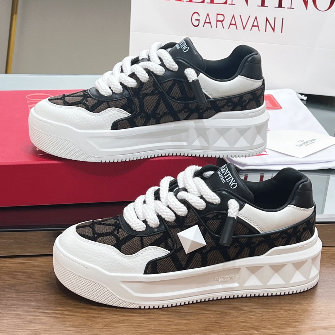 VALENTINO 25S GARAVANI ONE STUD XL PLATFORM SNEAKERS IN WHITE LAMBSKIN AND BROWN CANVAS