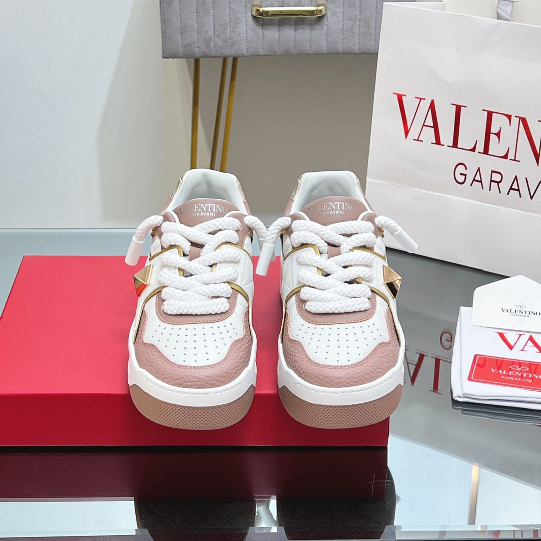 VALENTINO 25S GARAVANI ONE STUD XL PLATFORM SNEAKERS IN WHITE MIX LIGHT PINK LAMBSKIN