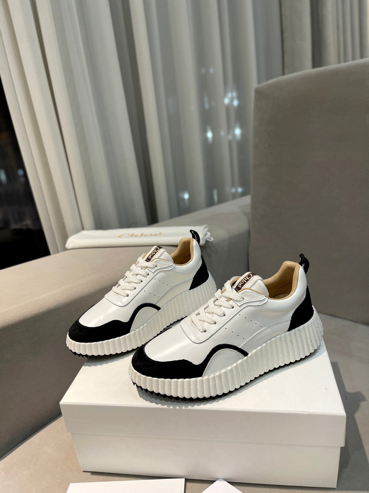 NAMA SNEAKER IN WHITE LAMBSKIN AND BLACK SUEDE