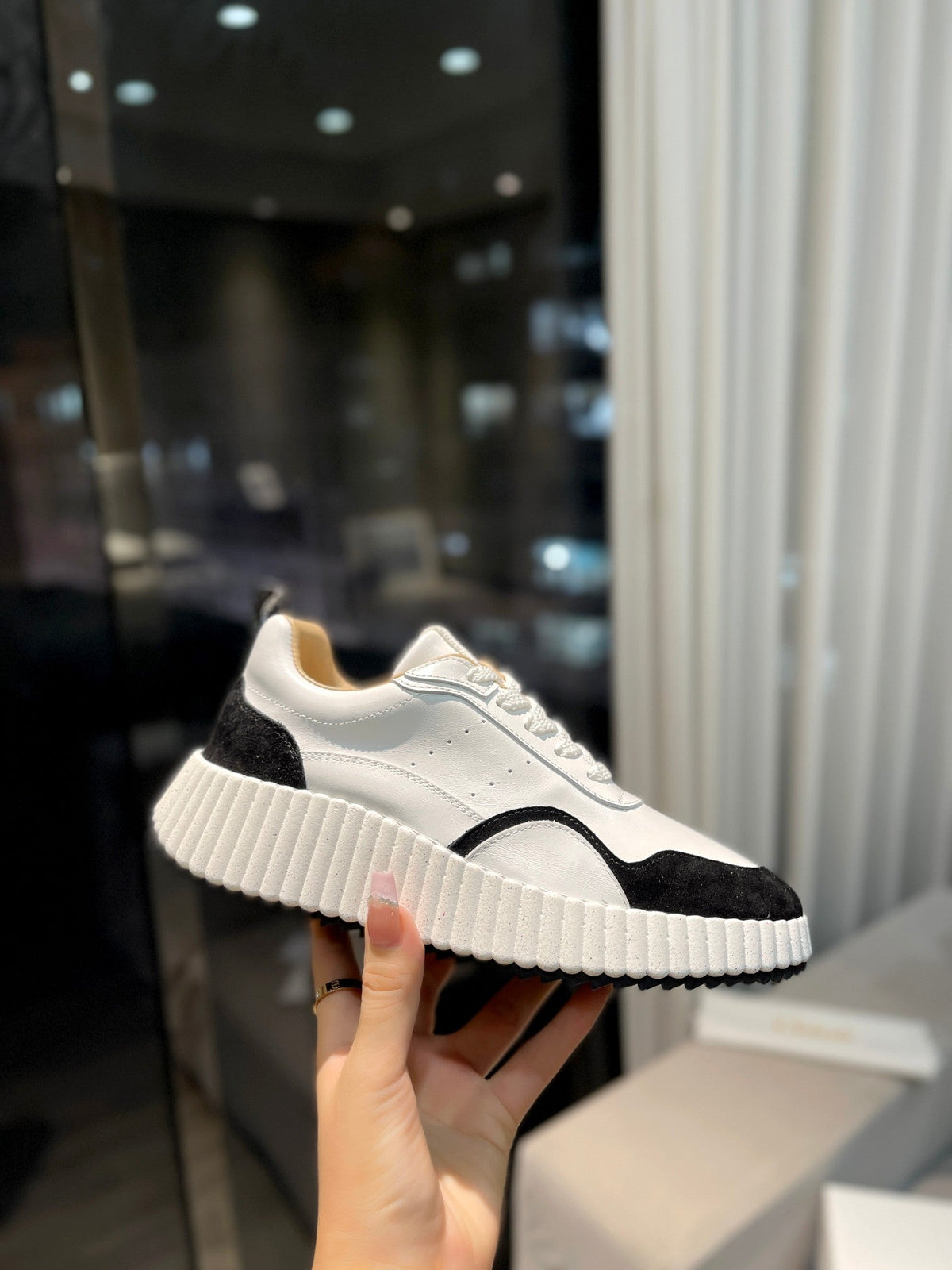 CHLOÉ NAMA SNEAKER IN WHITE LAMBSKIN AND BLACK SUEDE
