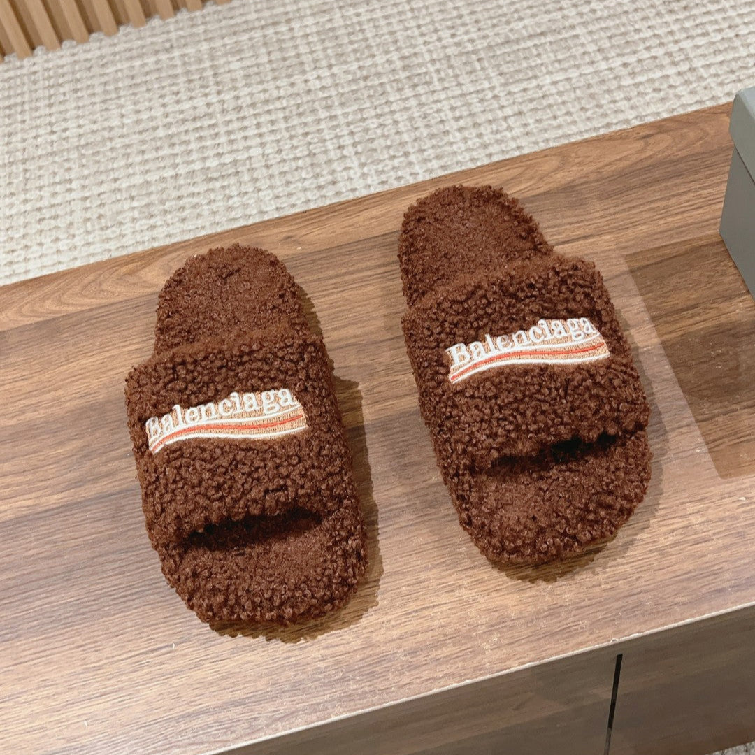 FURRY SLIDES IN BROWN CURLY SHEARLING