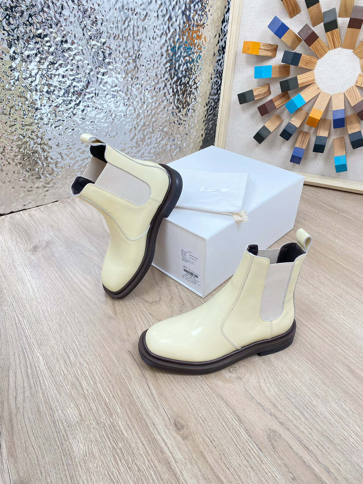 ANKLE BOOTS IN WHITE PATENT CALFSKIN