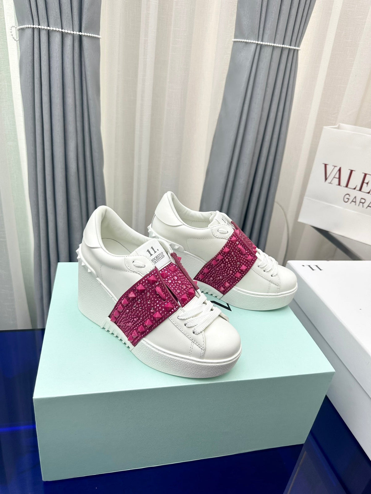 FLATFORM ROCKSTUD UNTITLED SNEAKER IN WHITE MIX MAGENTA PURPLE CALFSKIN WITH RHINSTONES