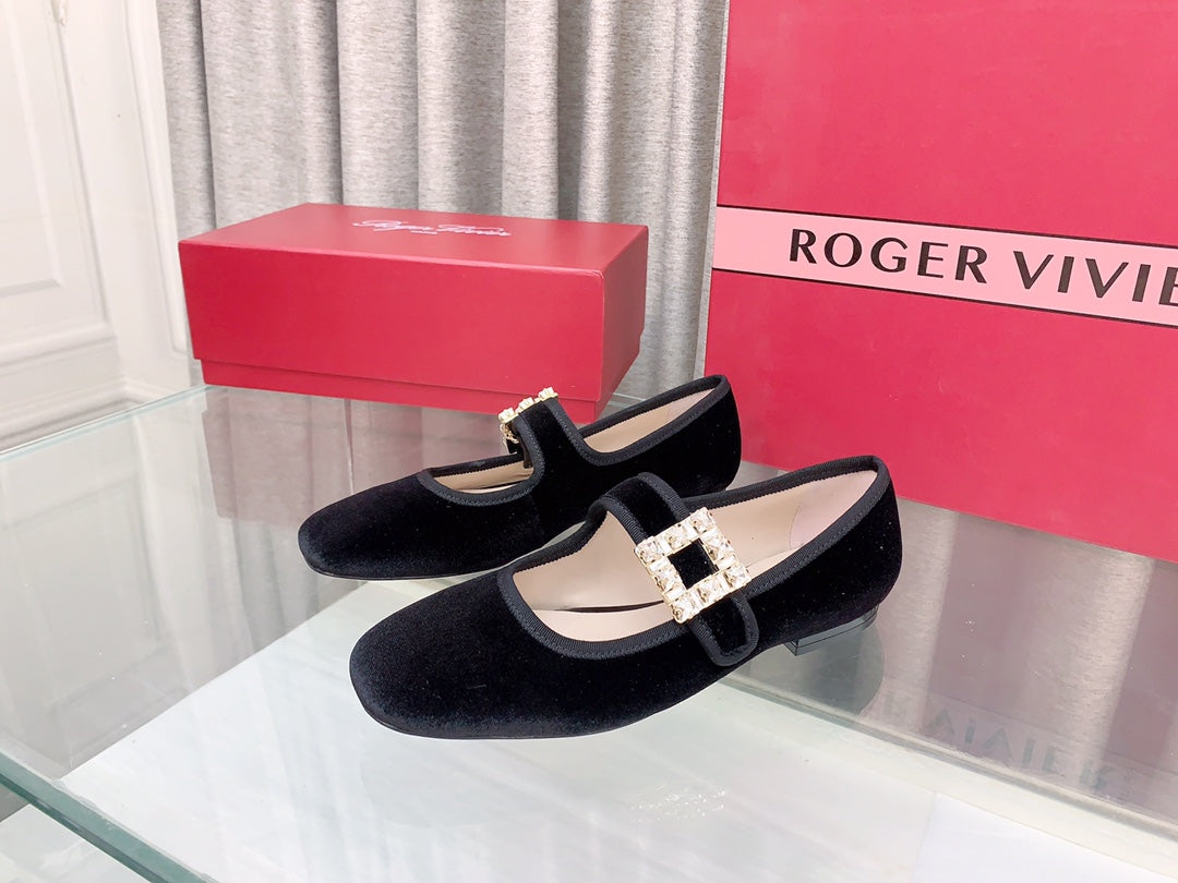 TRÈS VIVIER MARY JANE IN BLACK VELVET CRYSTAL BUCKLE