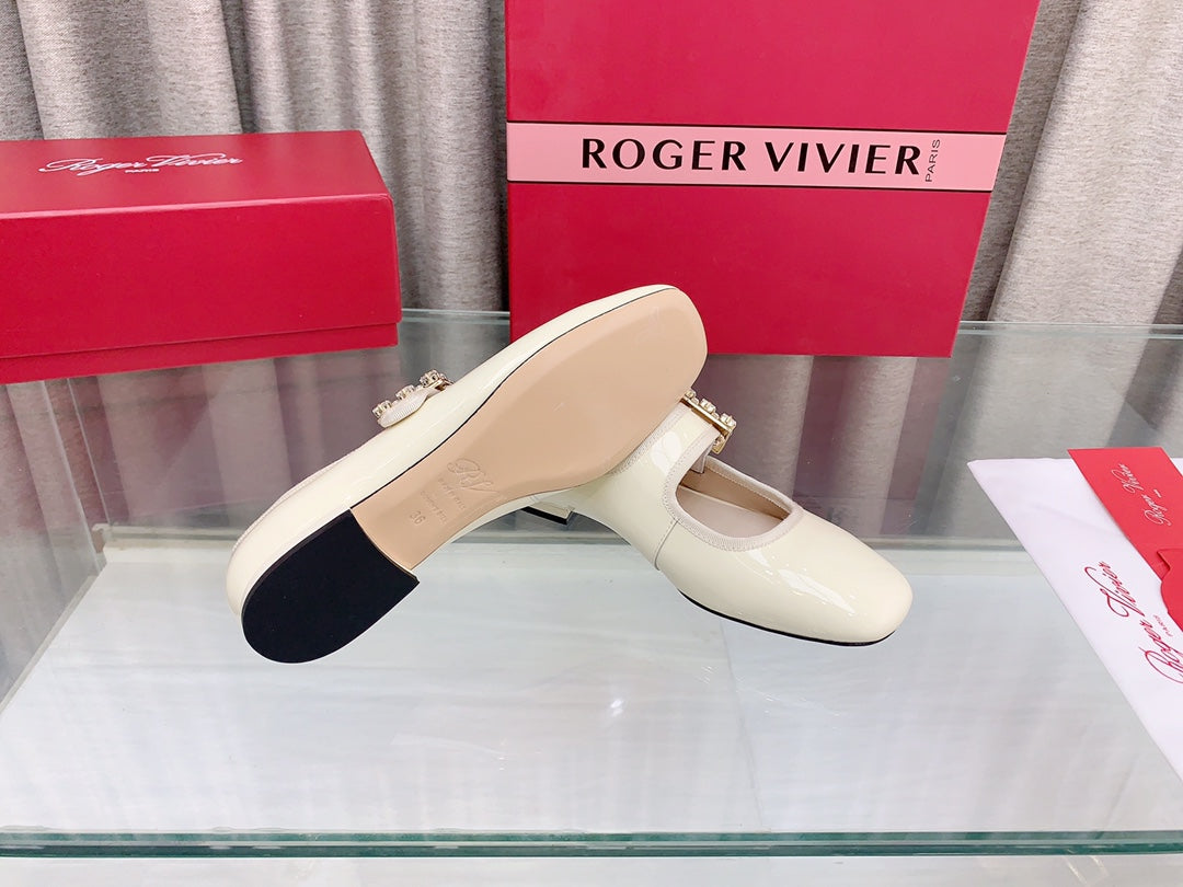 TRÈS VIVIER MARY JANE OFF WHITE PATENT CALFSKIN CRYSTAL BUCKLE