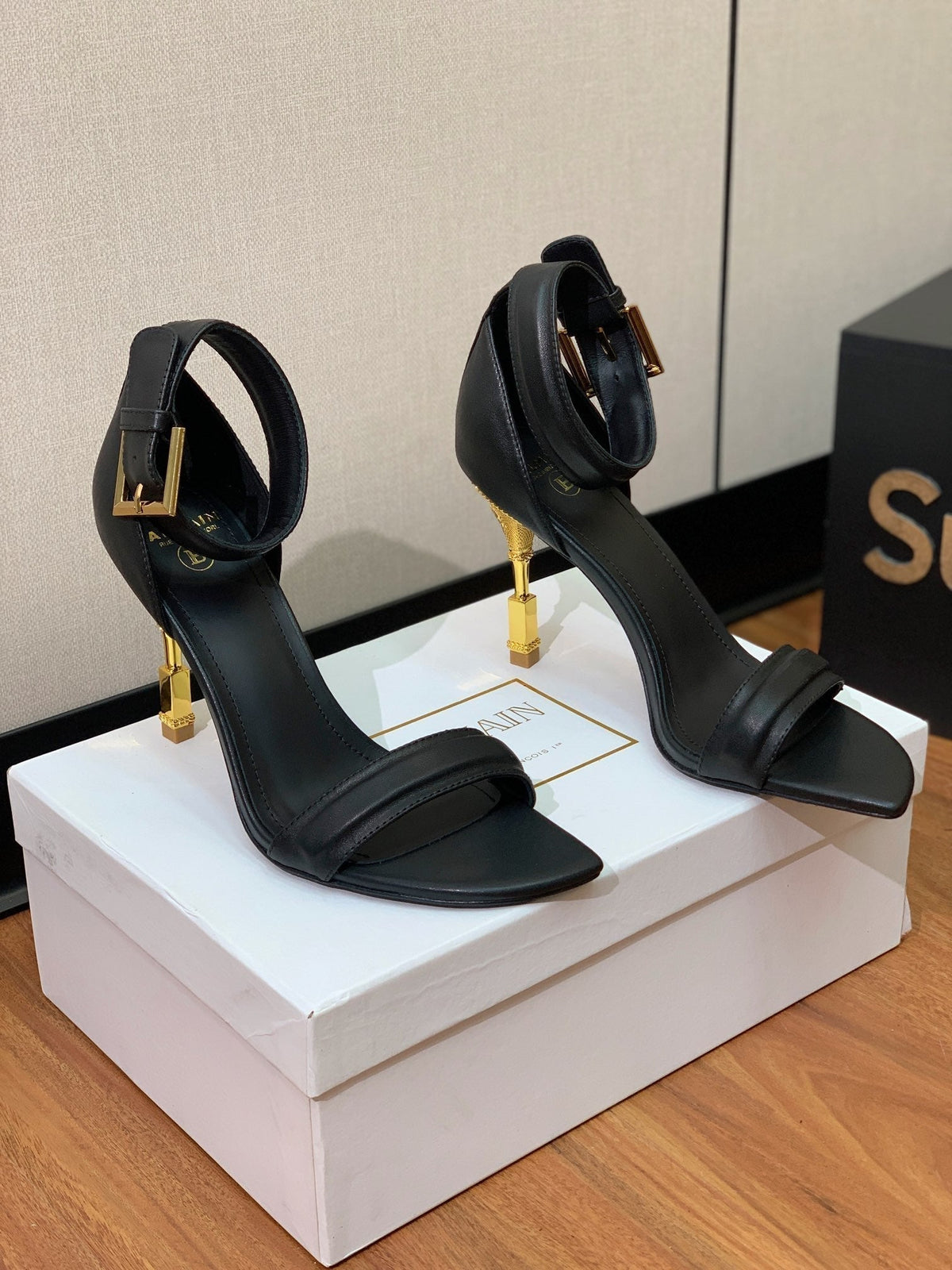 BALMAIN 25S SQUARE STRAP HIGH HEELS 100MM IN BLACK CALFSKIN
