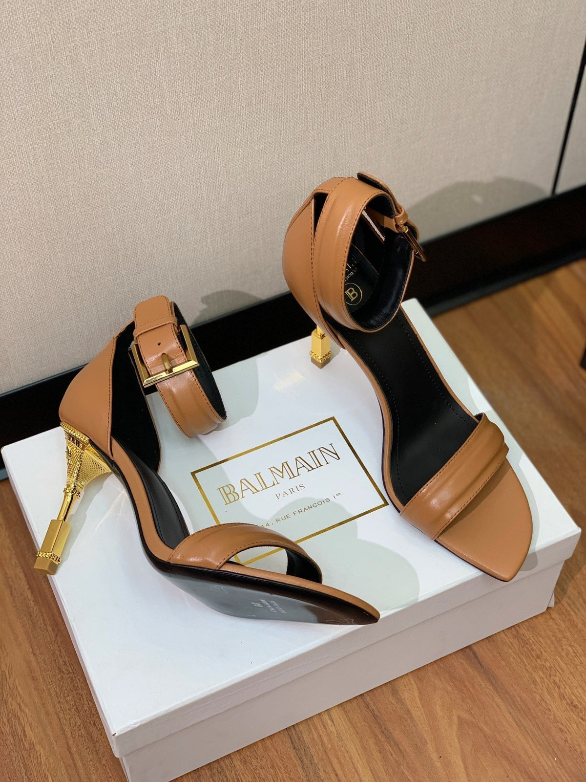 BALMAIN 25S SQUARE STRAP HIGH HEELS 100MM IN CARAMEL CALFSKIN