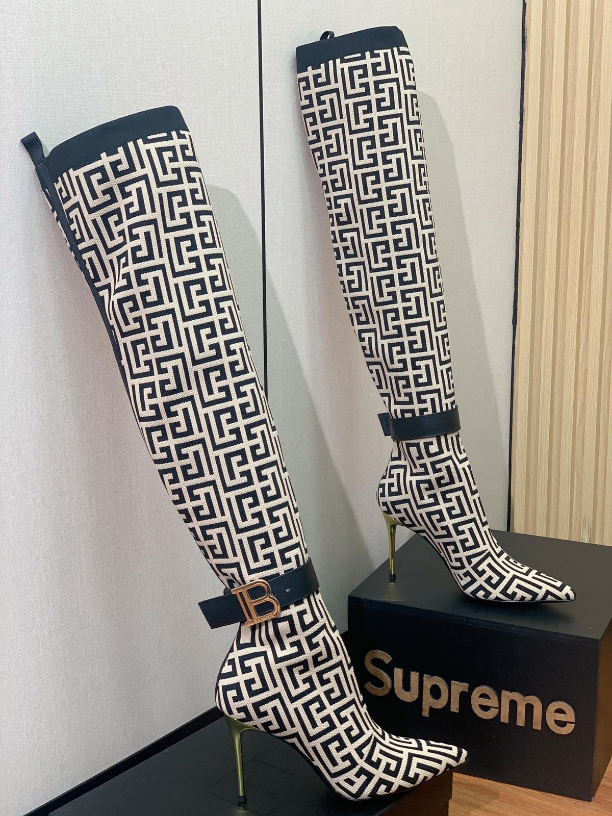 BALMAIN 26S HIGH-TOP BOOTS 105 MM IN BLACK AND WHITE FLYKNIT STYLE 4