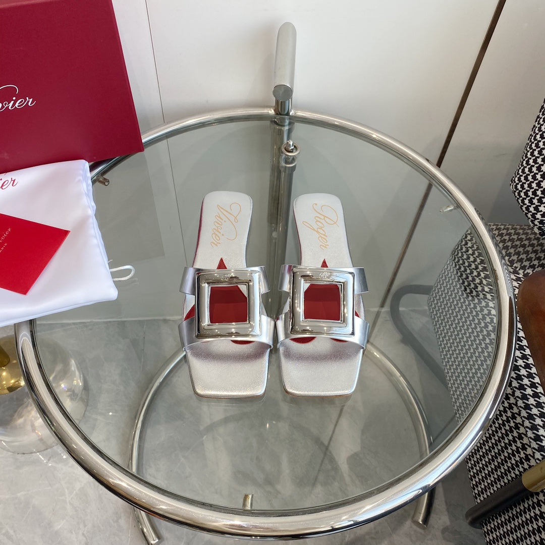 VIV' BY THE SEA LOVE METAL MULES IN SILVER PATENT CALFSKIN