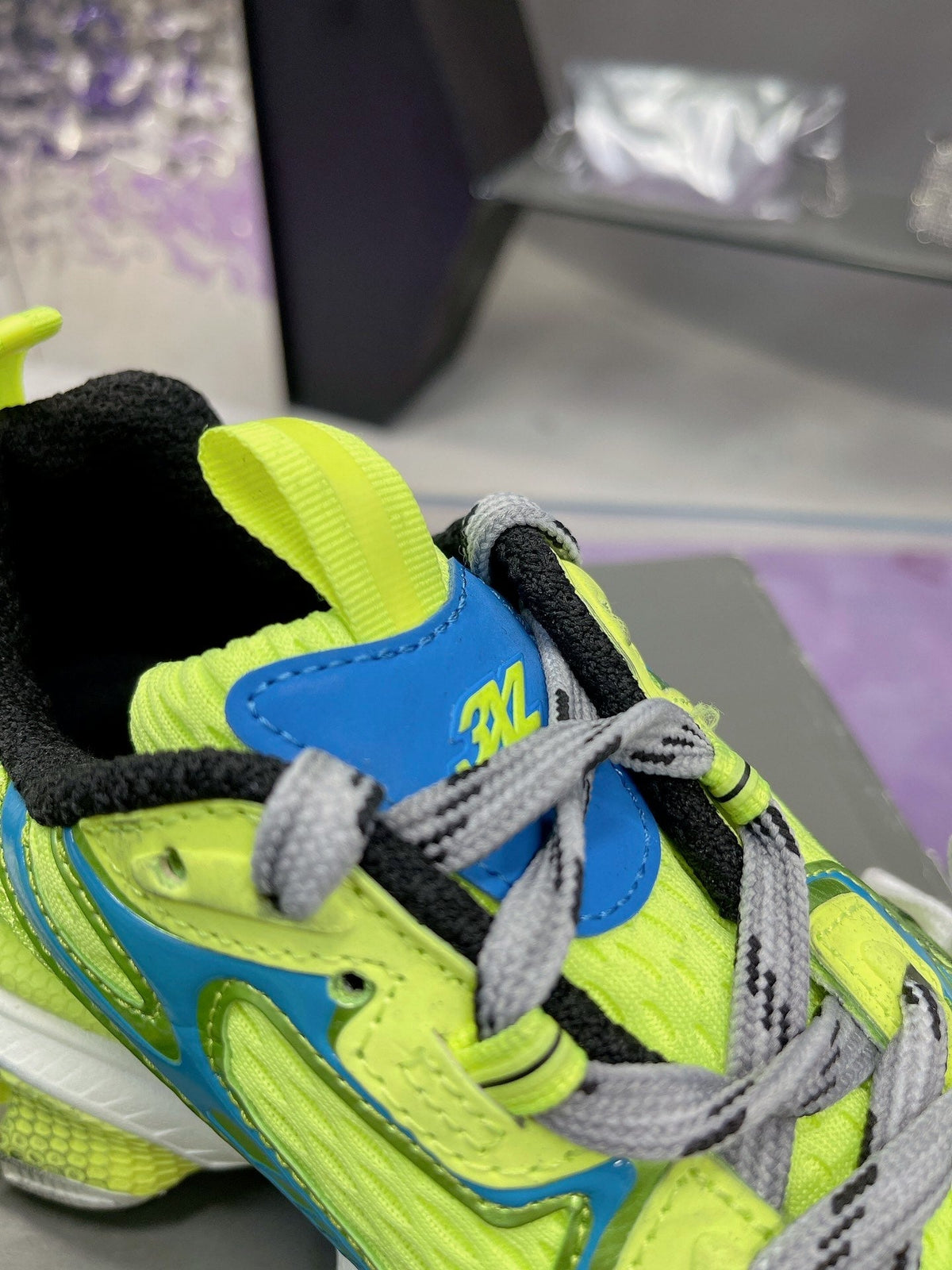 3XL SNEAKER IN NEON GREEN MESH AND POLYURETHANE