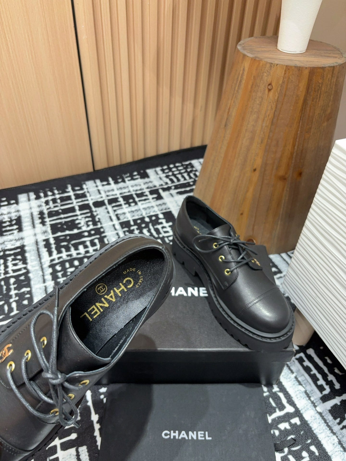 CC OXFORD SHOES IN BLACK CALFSKIN