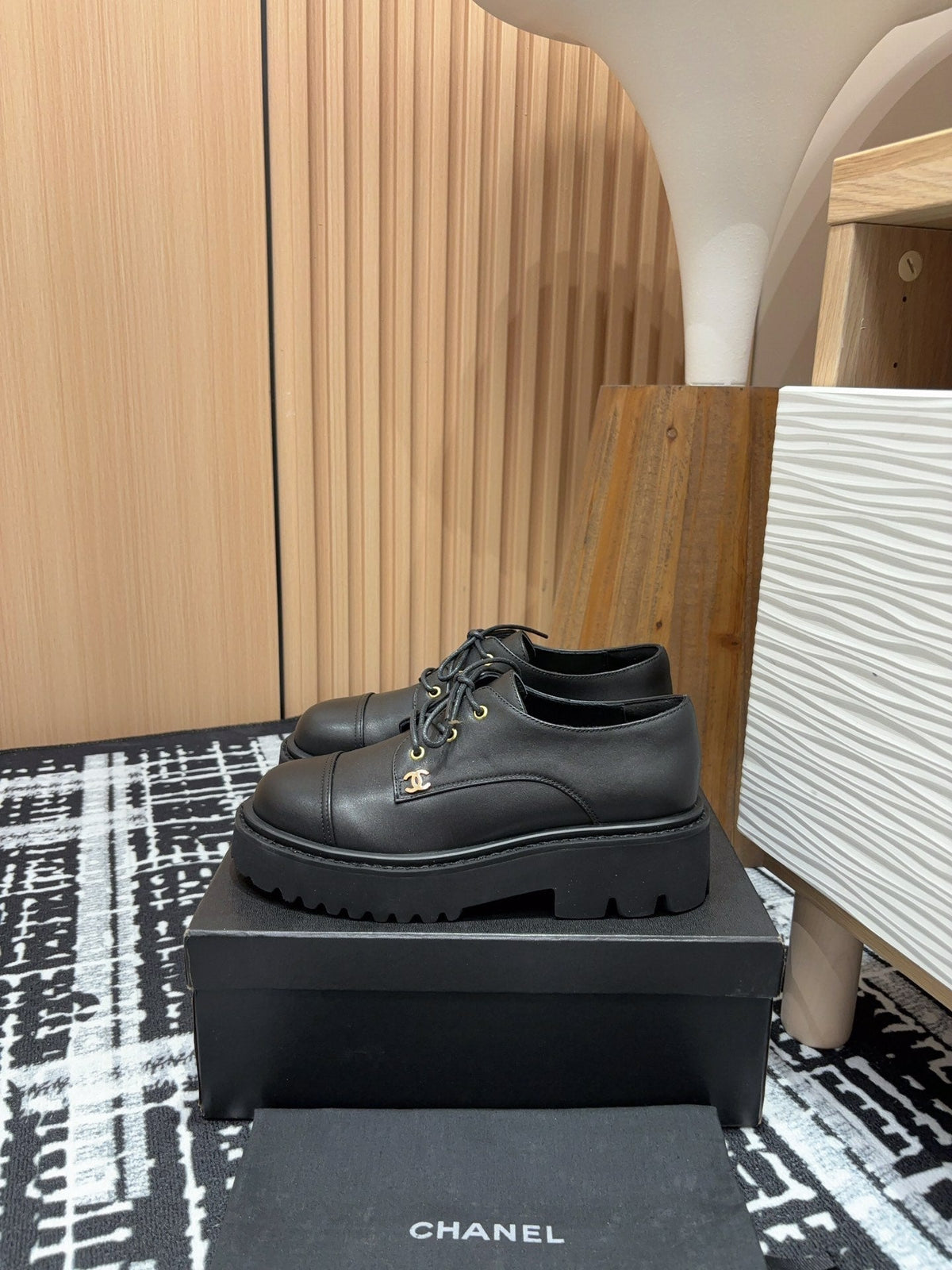 CC OXFORD SHOES IN BLACK CALFSKIN