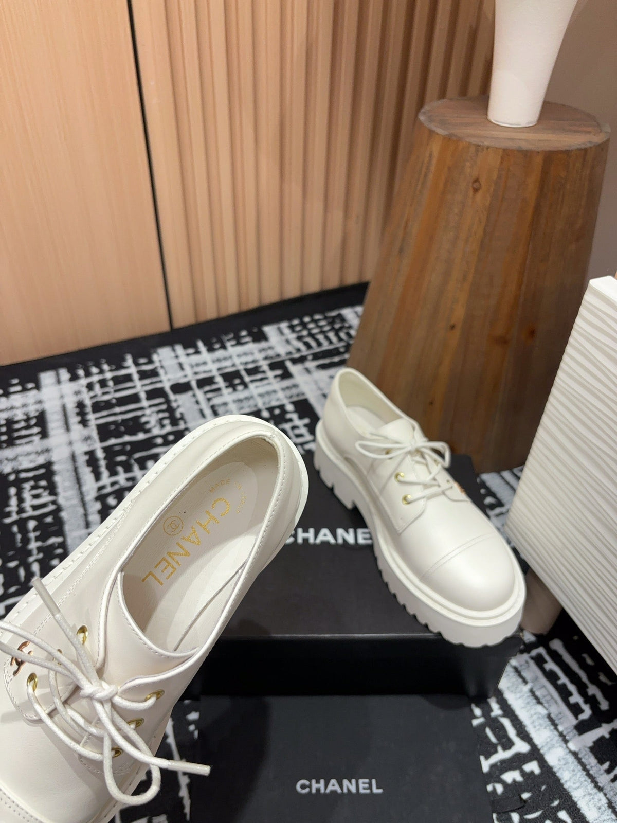 CC OXFORD SHOES IN WHITE CALFSKIN