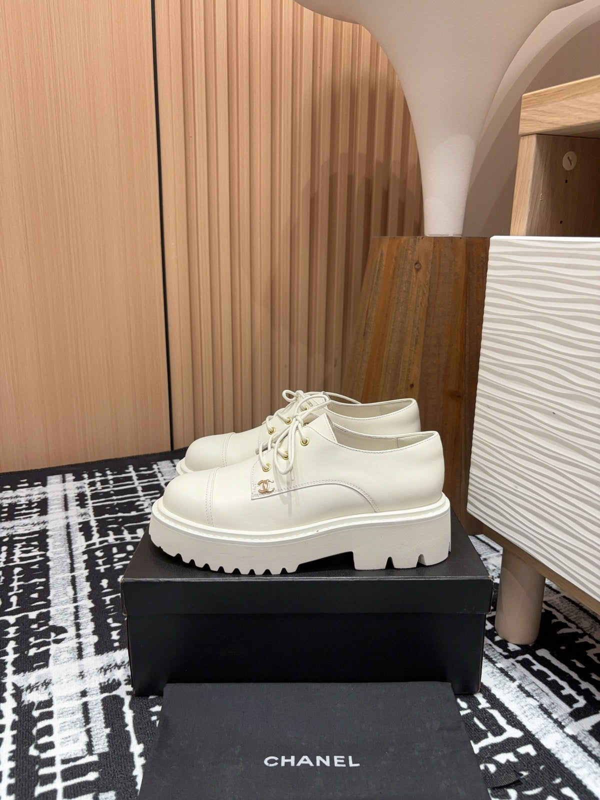 CC OXFORD SHOES IN WHITE CALFSKIN