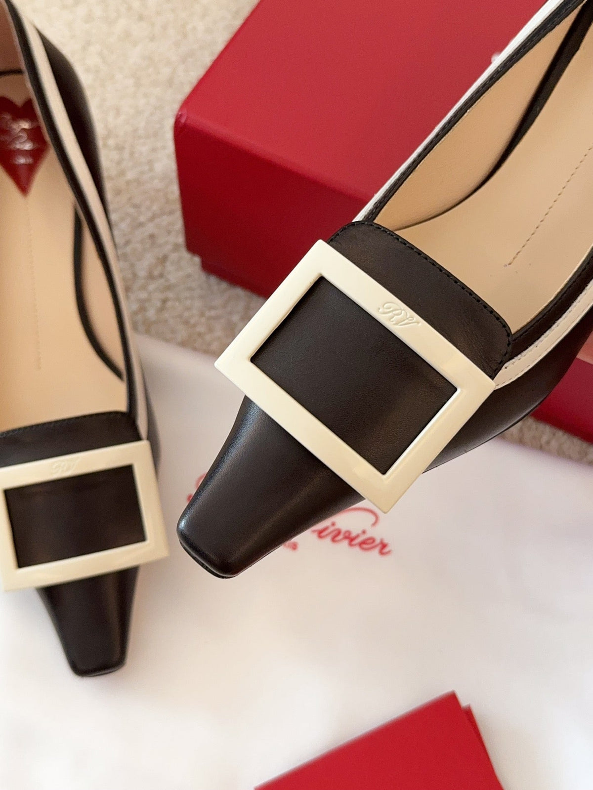 VIV’ CANARD PUMPS IN BLACK SHINY CALFSKIN