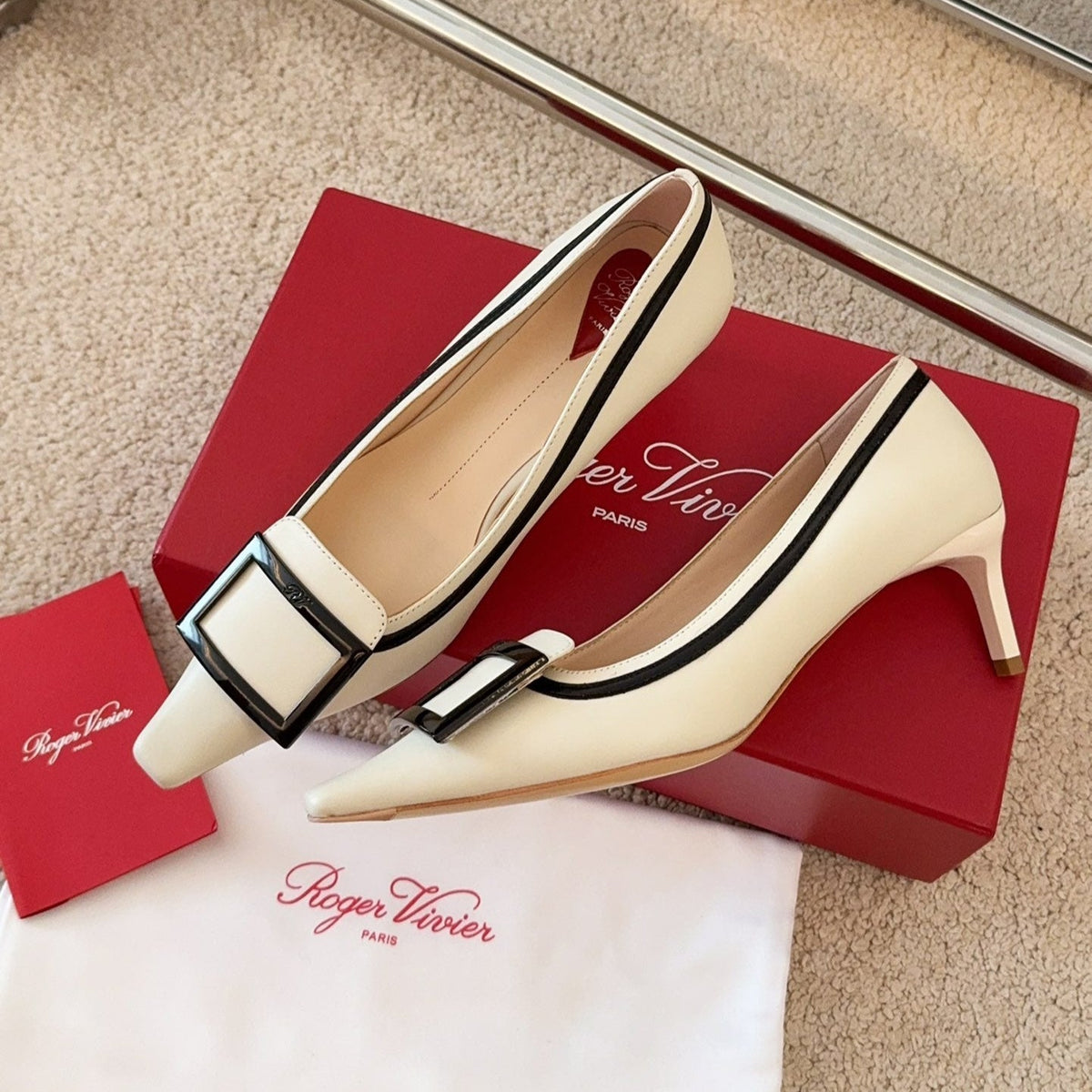 VIV’ CANARD PUMPS IN OFF WHITE SHINY CALFSKIN