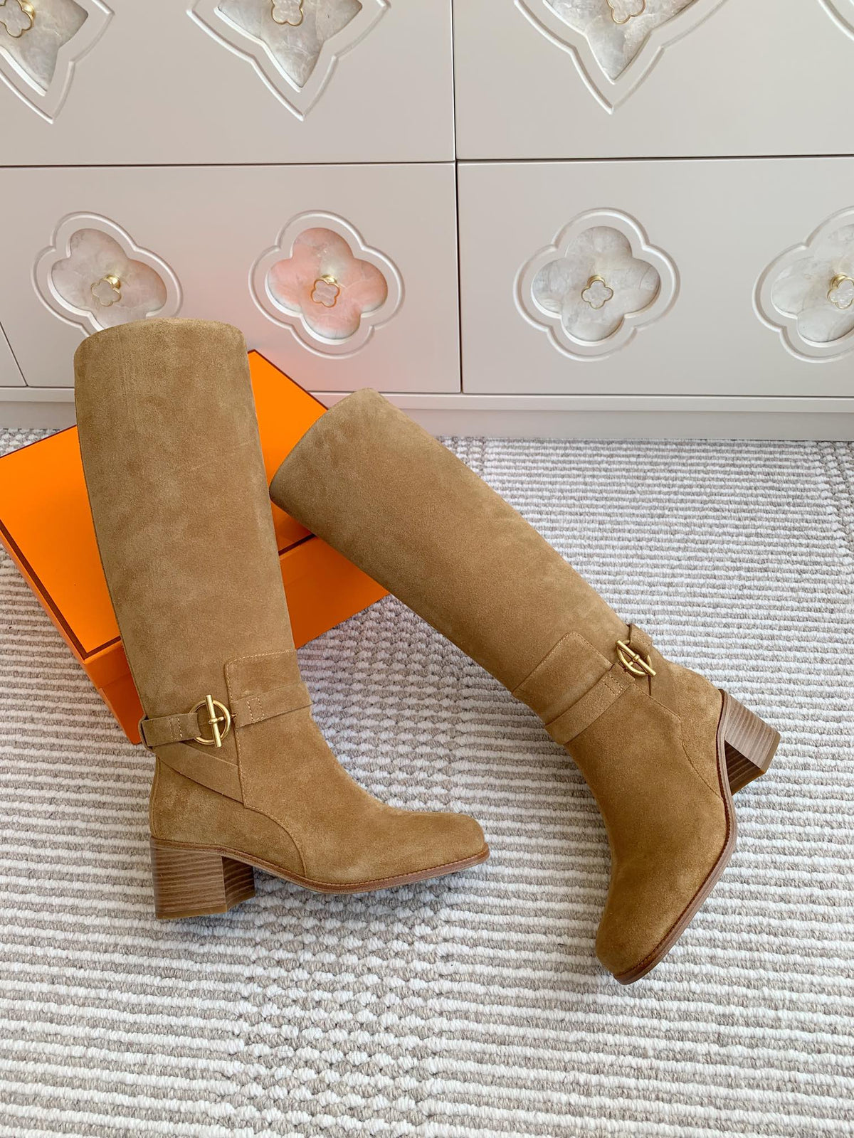 HM 25S TALL BOOTS 50 MM IN BROWN SUEDE WITH GOLD HARDWARE