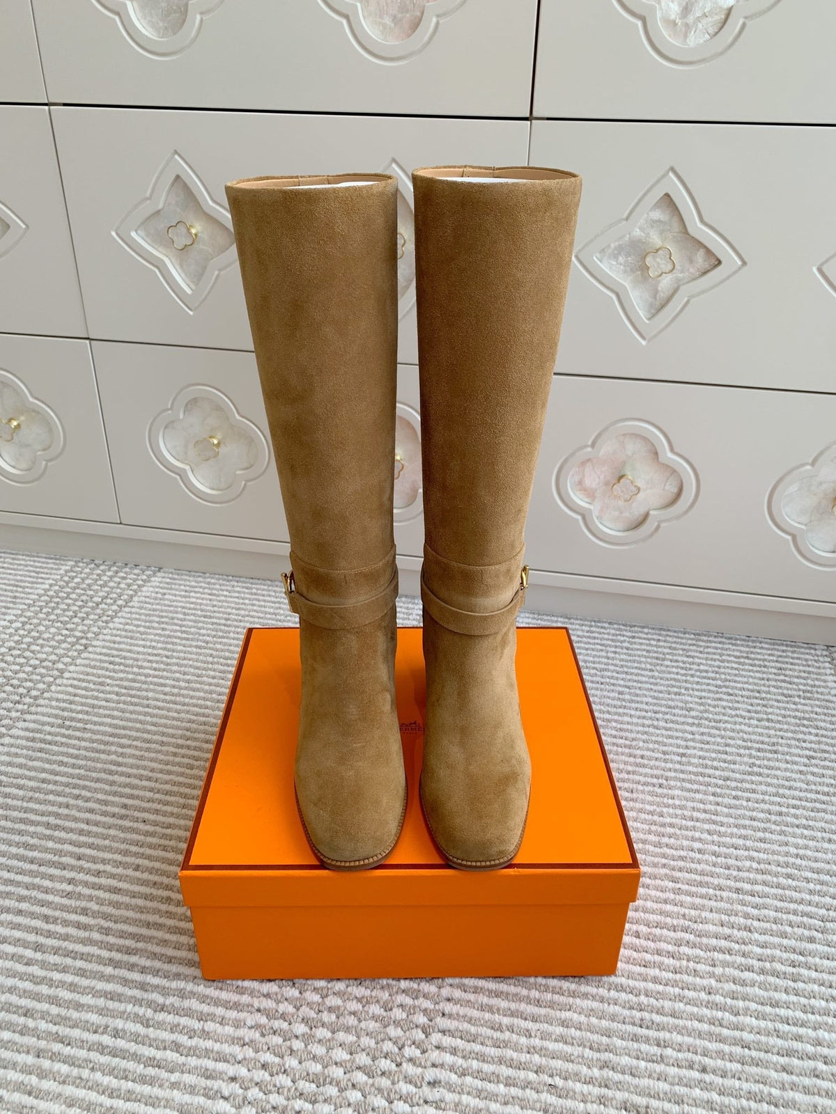 HM 25S TALL BOOTS 50 MM IN BROWN SUEDE WITH GOLD HARDWARE