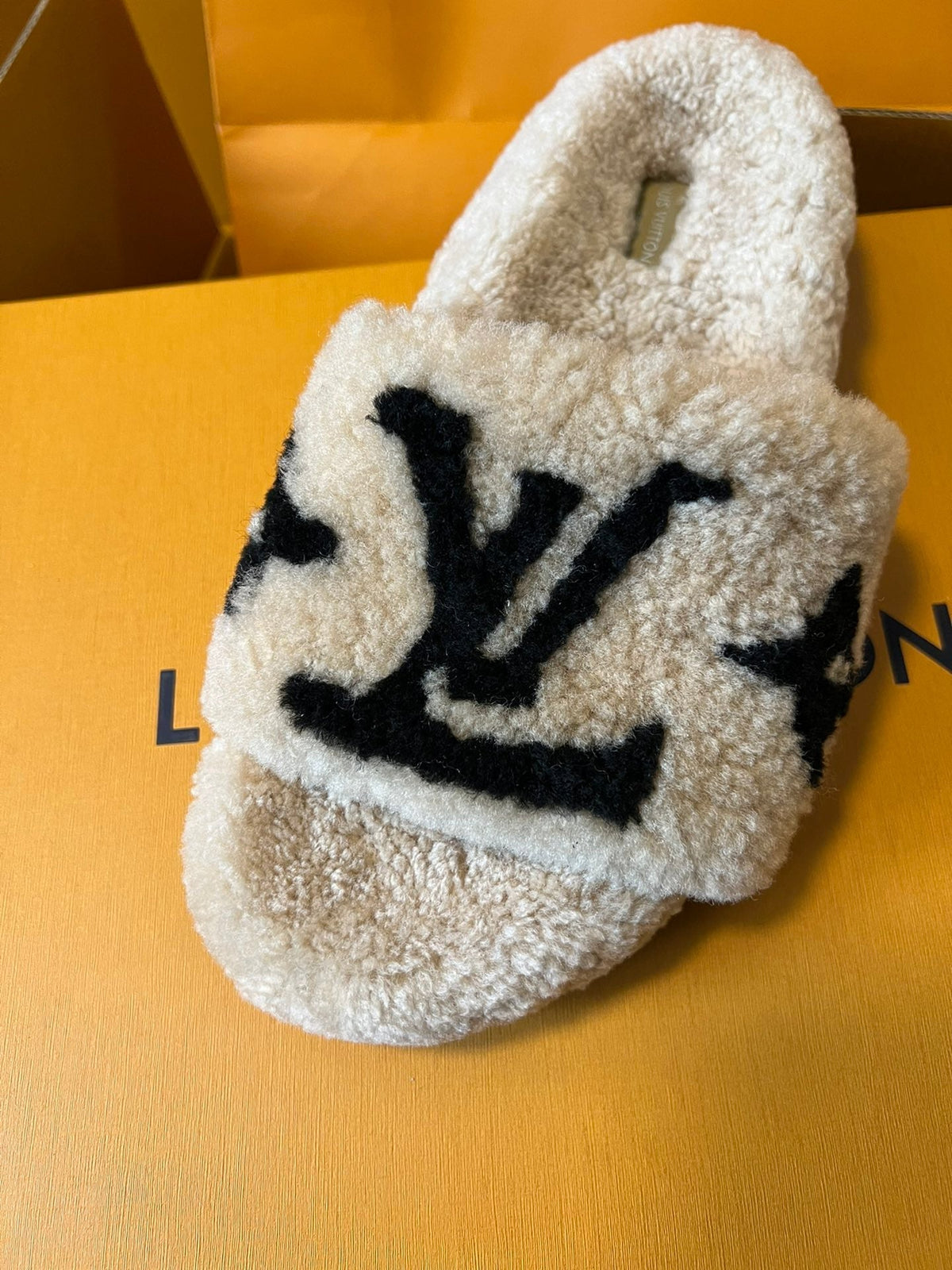 SLIPPER IN CAMEL BEIGE MIX BLACK FLEECE