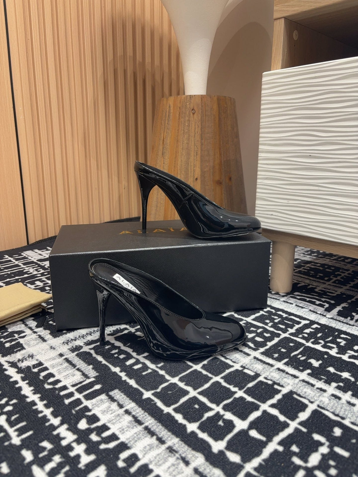 HIGH-HEEL 10 CM MULES IN BLACK PATENT CALFSKIN