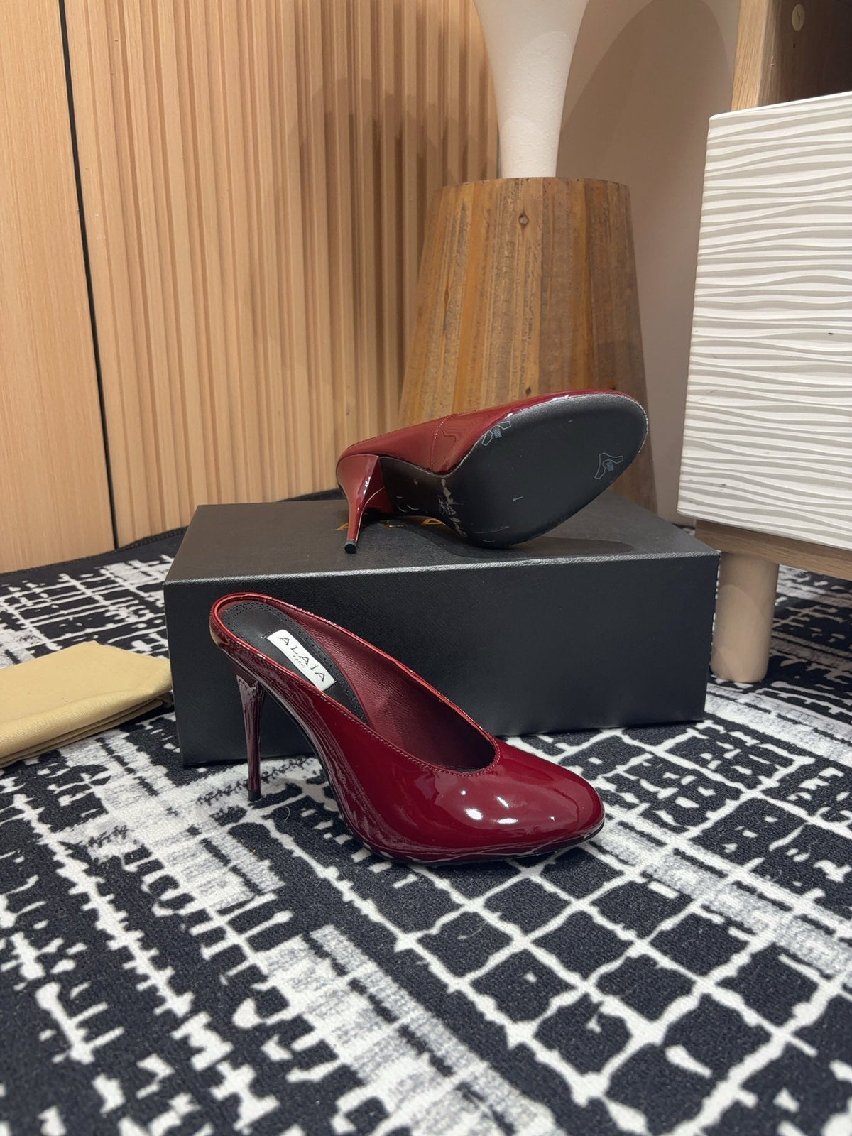 HIGH-HEEL 10 CM MULES IN BERRY RED PATENT CALFSKIN