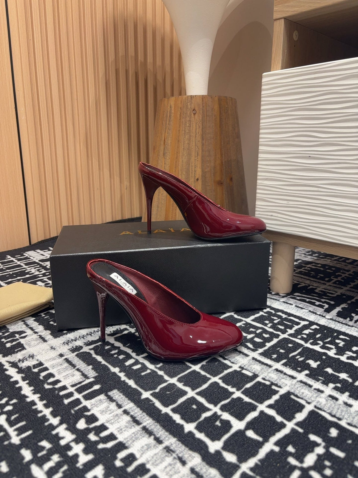 HIGH-HEEL 10 CM MULES IN BERRY RED PATENT CALFSKIN