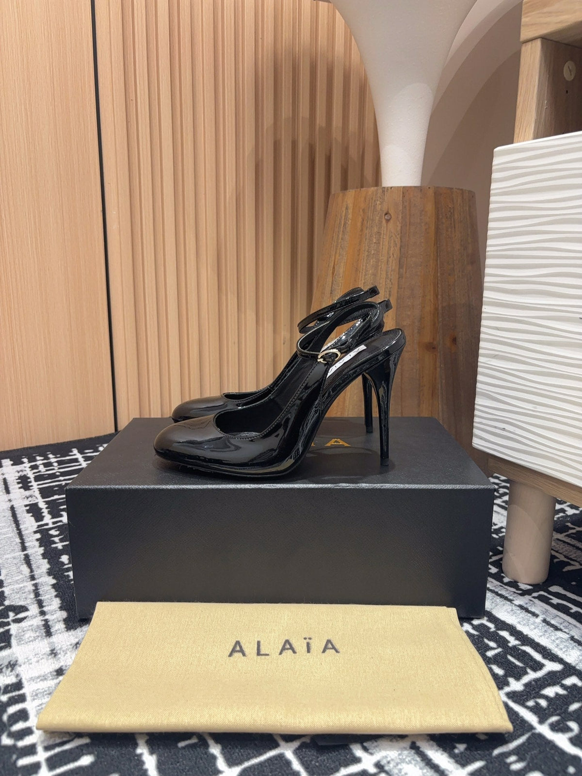 SLINGBACK HEEL 10 CM IN BLACK PATENT CALFSKIN