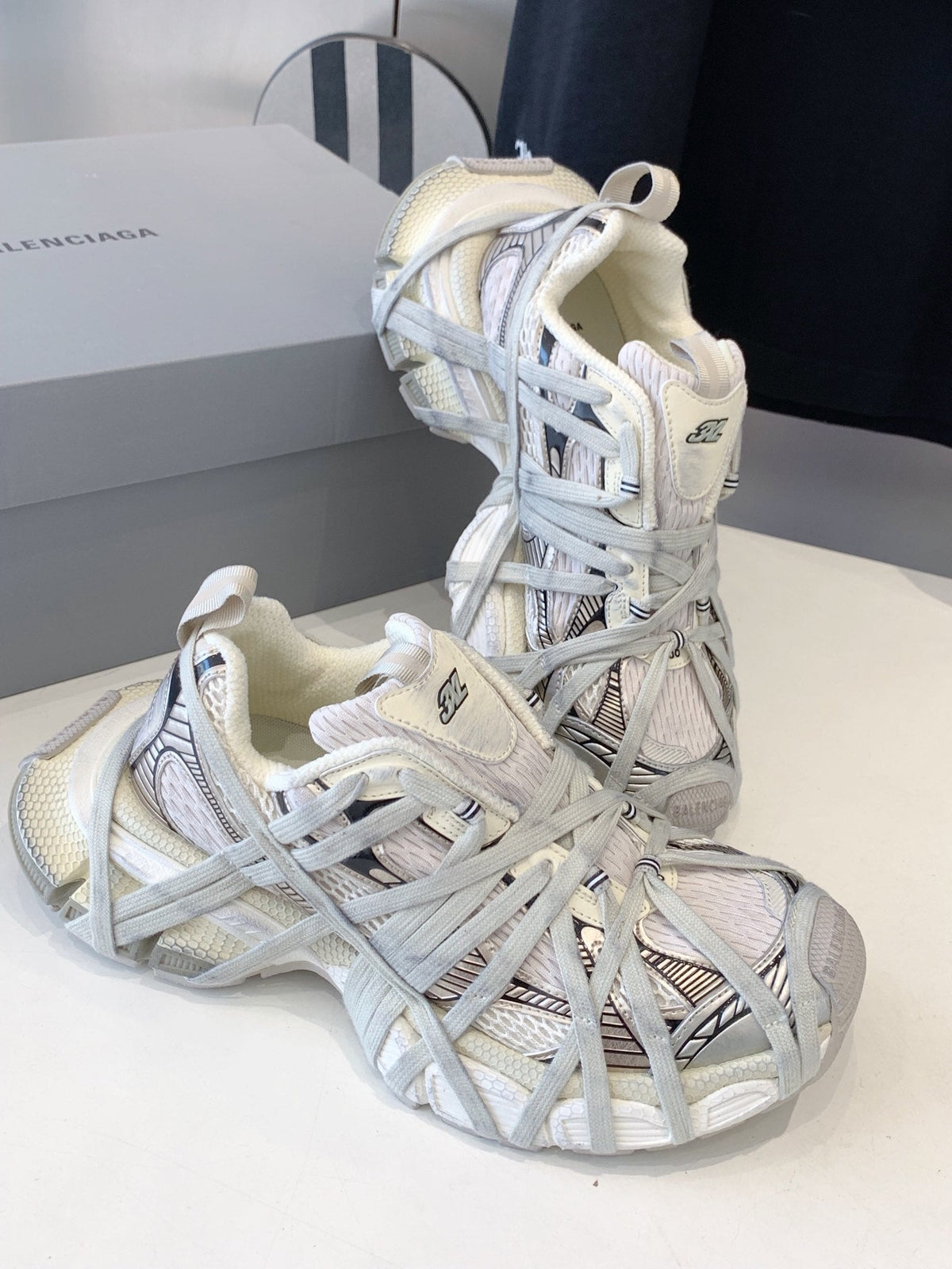 3XL EXTREME LACE SNEAKER BEIGE AND GRAY
