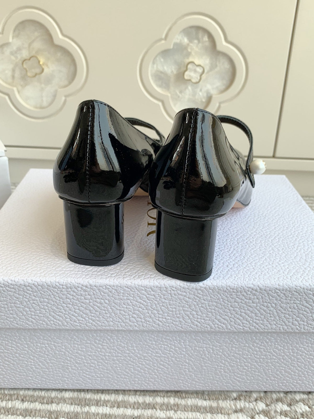 PEARL JOLIE MARY JANE PUMPS IN BLACK CALFSKIN