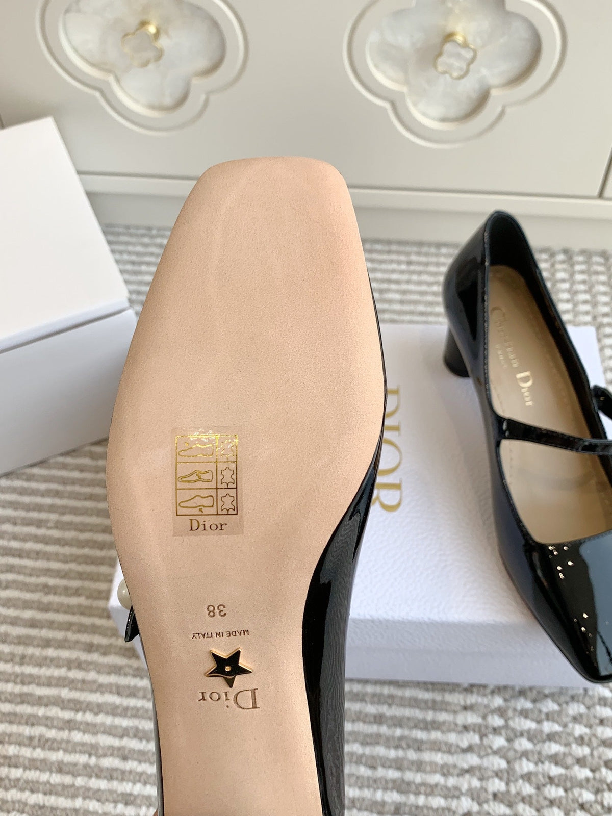 PEARL JOLIE MARY JANE PUMPS IN BLACK CALFSKIN