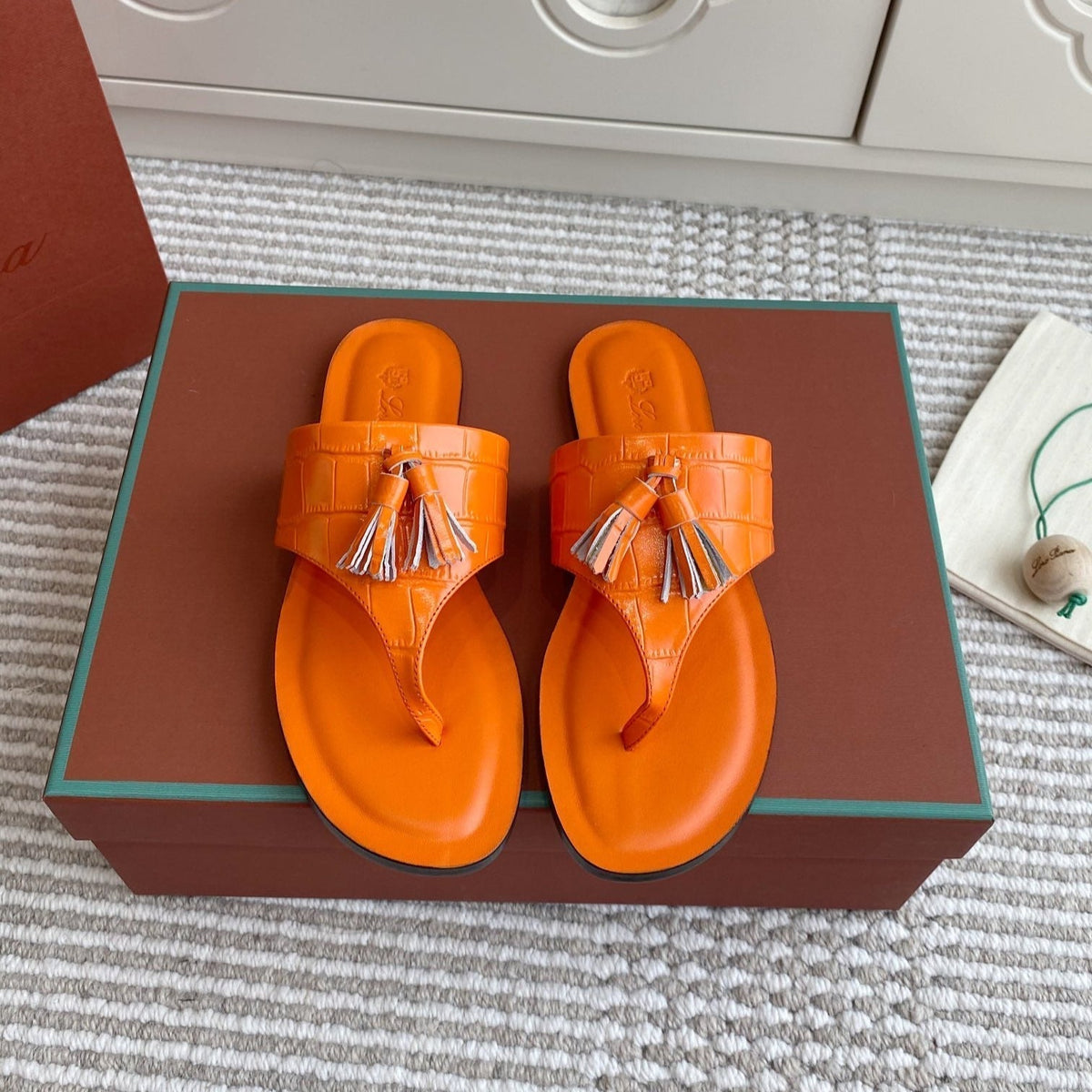 FLIP FLOPS IN ORANGE LAMBSKIN SNAKE EMBOSSING
