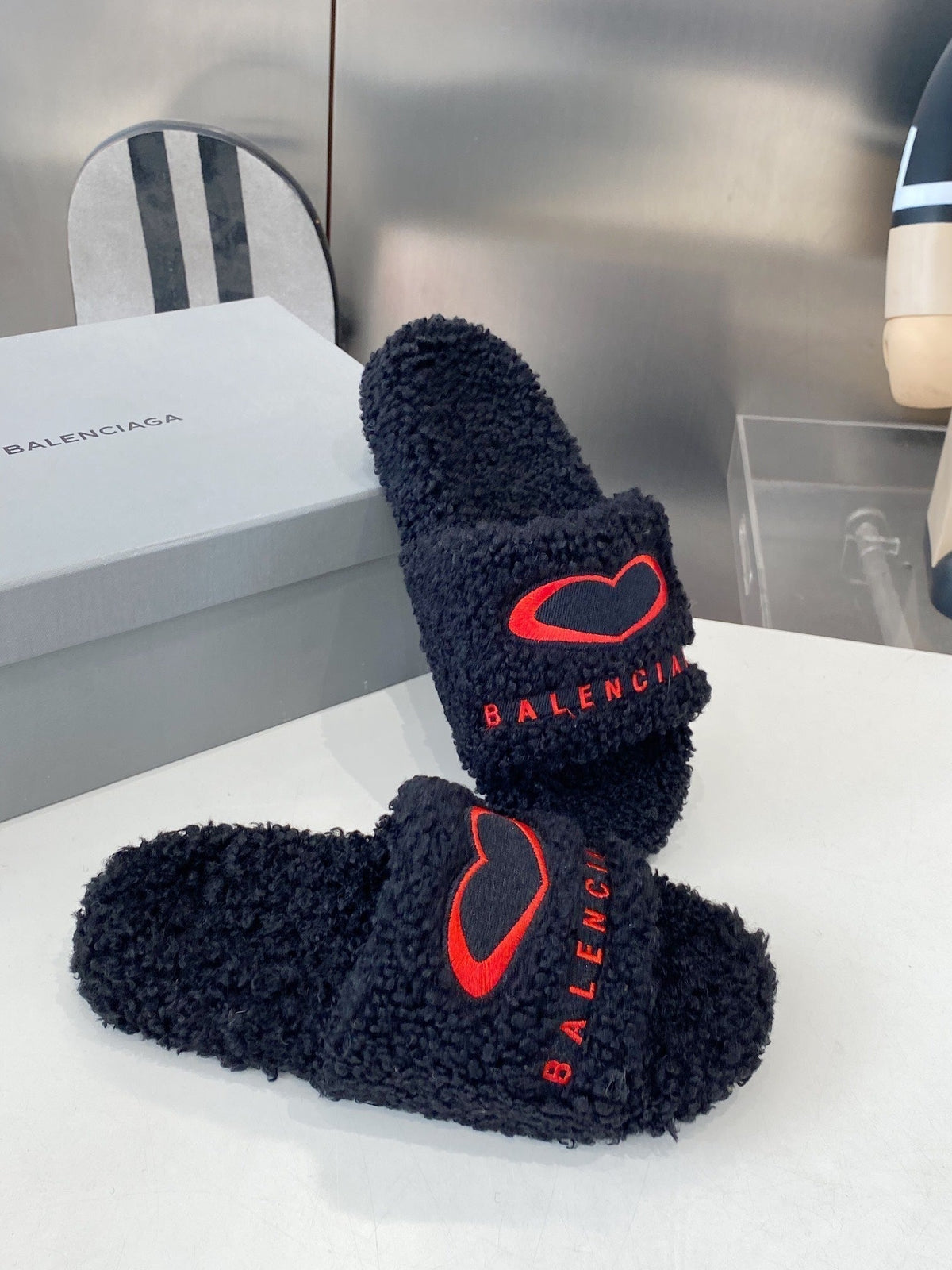 BALENCIAGA 25S FLAT SLIPPERS IN BLACK MIX RED WOOL