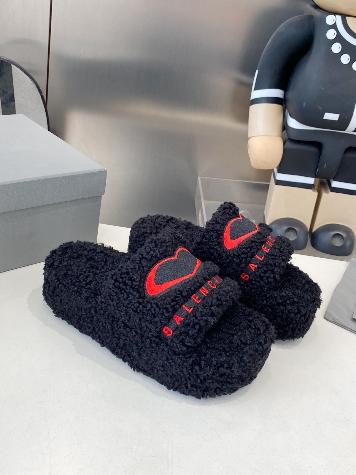 BALENCIAGA 25S SLIPPERS IN BLACK MIX RED WOOL