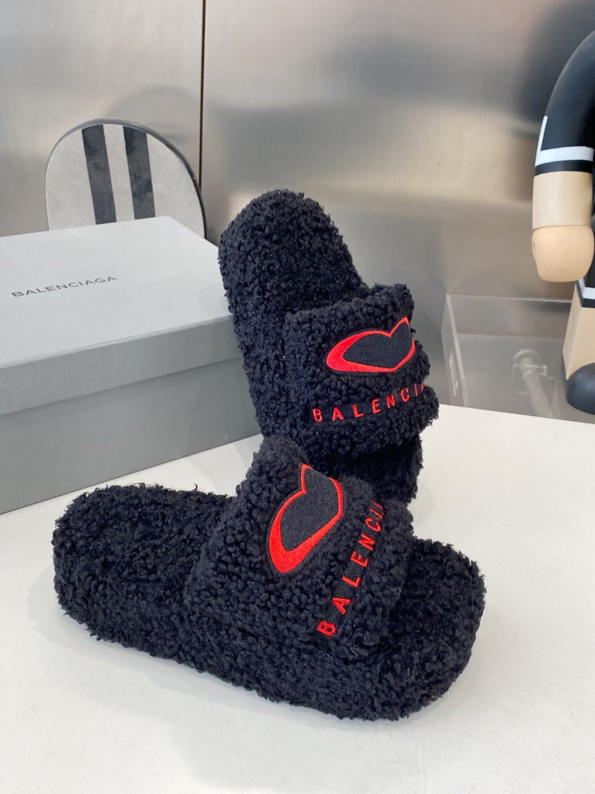 BALENCIAGA 25S SLIPPERS IN BLACK MIX RED WOOL