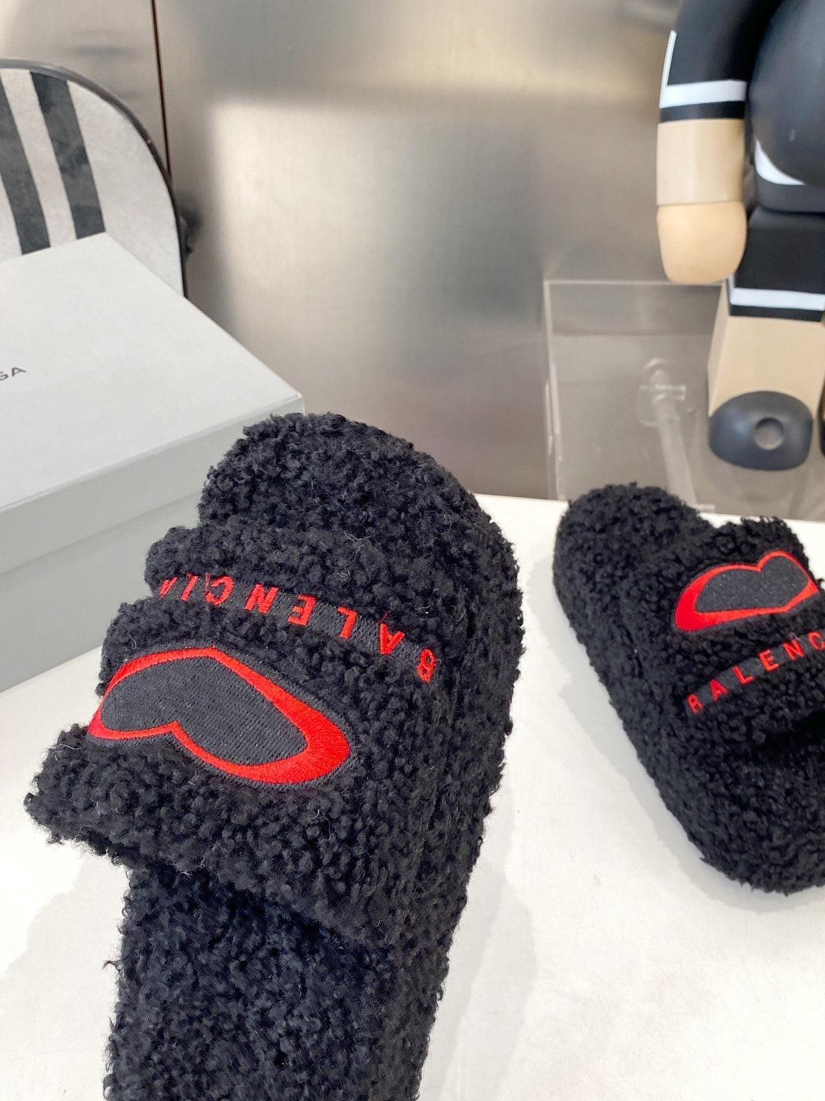 BALENCIAGA 25S SLIPPERS IN BLACK MIX RED WOOL