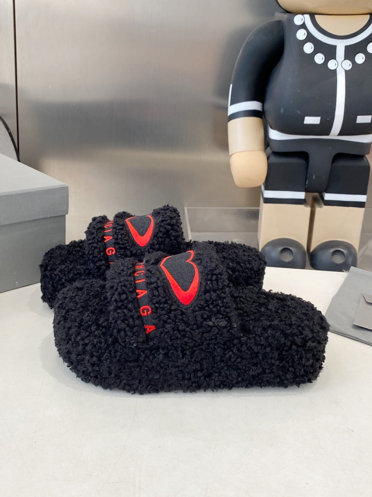 BALENCIAGA 25S SLIPPERS IN BLACK MIX RED WOOL