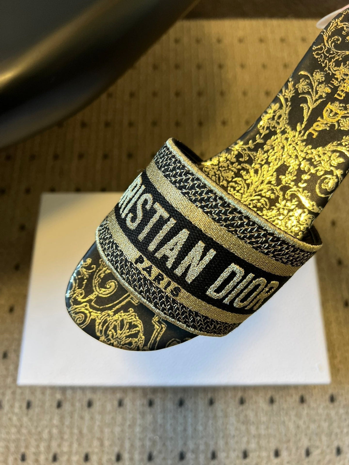DIOR 26S DWAY SLIDE COTTON EMBROIDERED IN BLACK AND GOLD FLORAL MOTIF