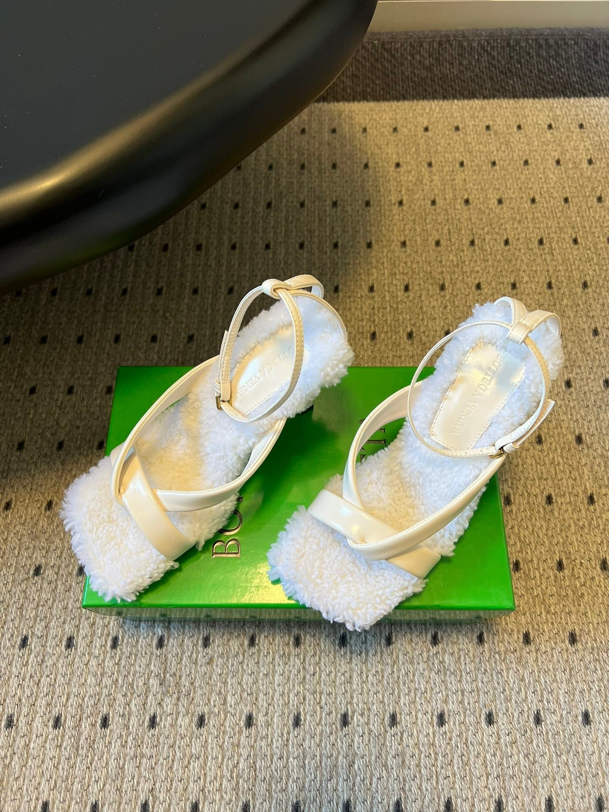 BOTTEGA VENETA 26S SQUARE-TOE HIGH-HEEL SANDALS 90 MM IN WHITE LAMBSKIN AND WOOL
