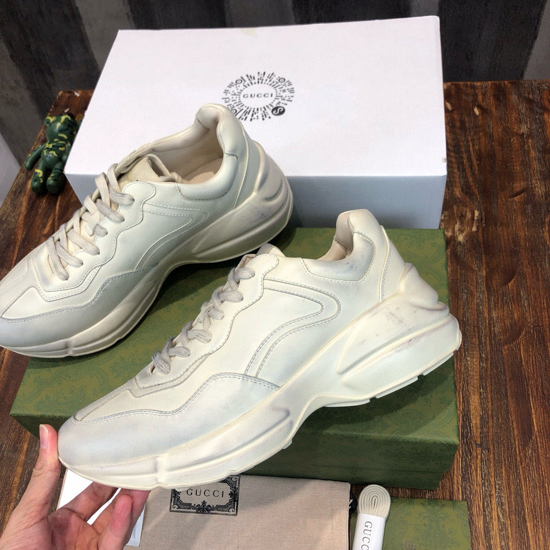 GUC Sneakers