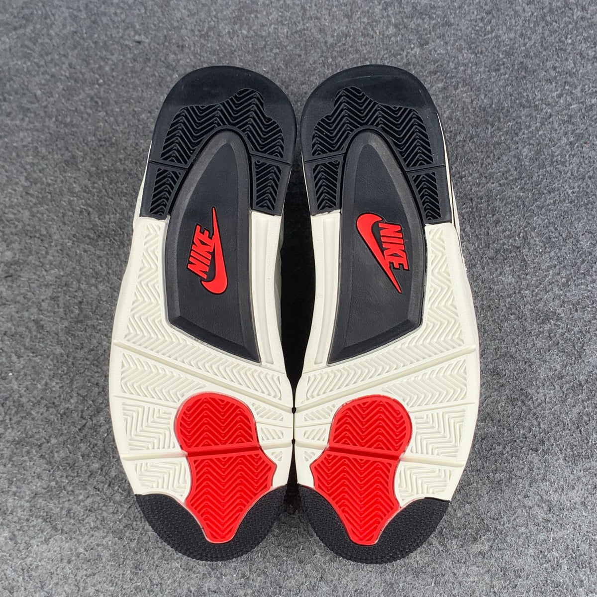 (Early Look) Air Jordan 4 Retro ‘Flight Club’