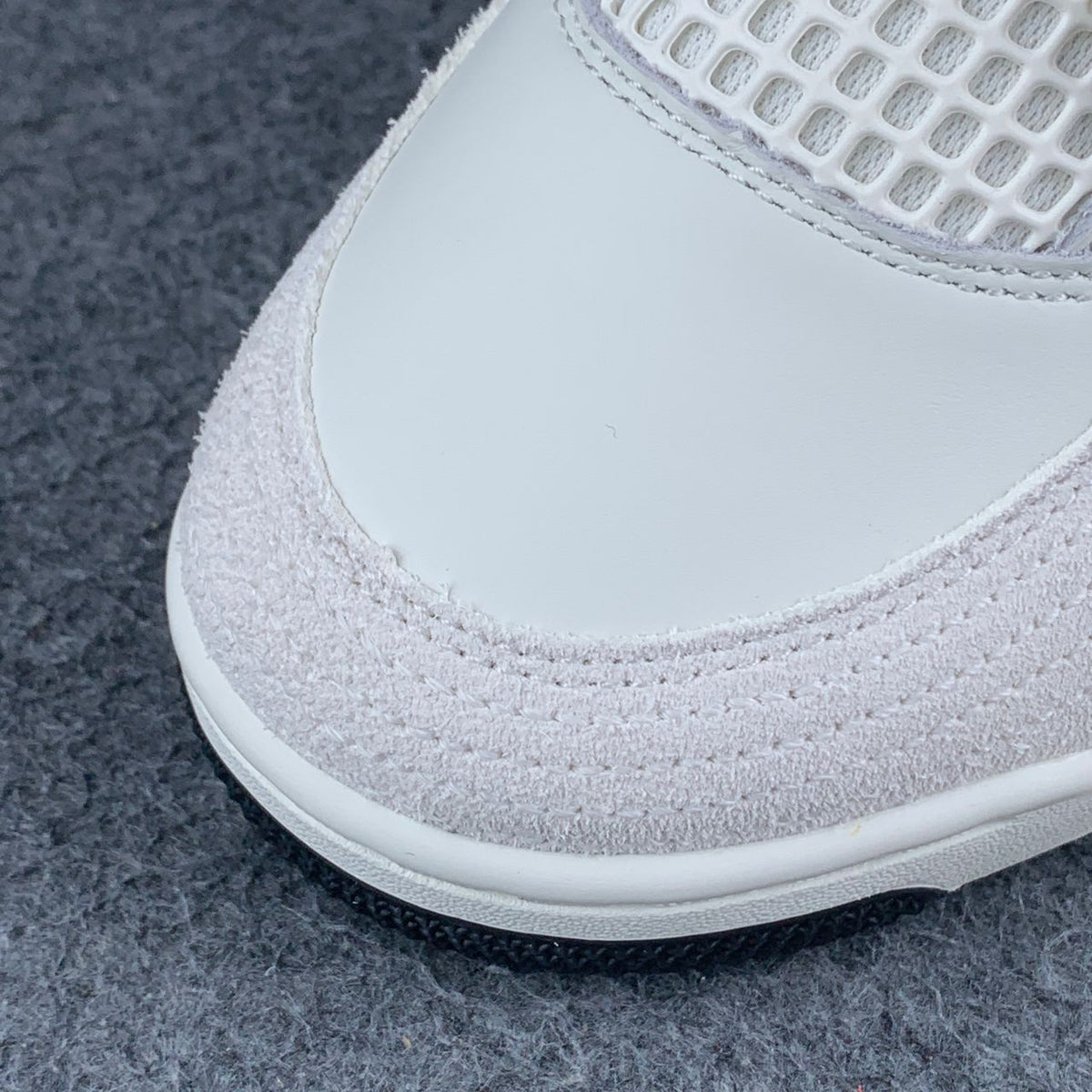 (Early Look) Air Jordan 4 Retro ‘Flight Club’
