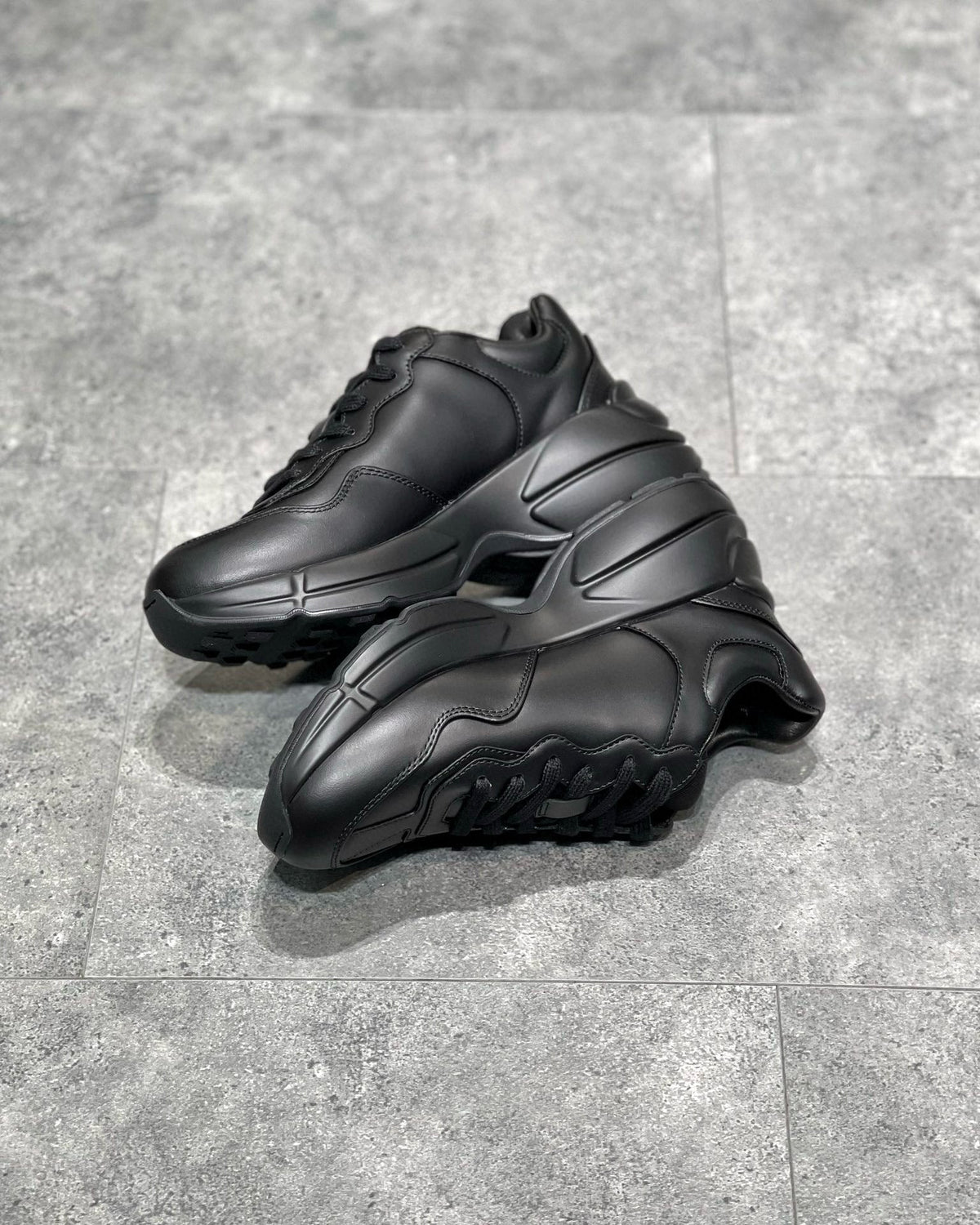 GUC Sneakers