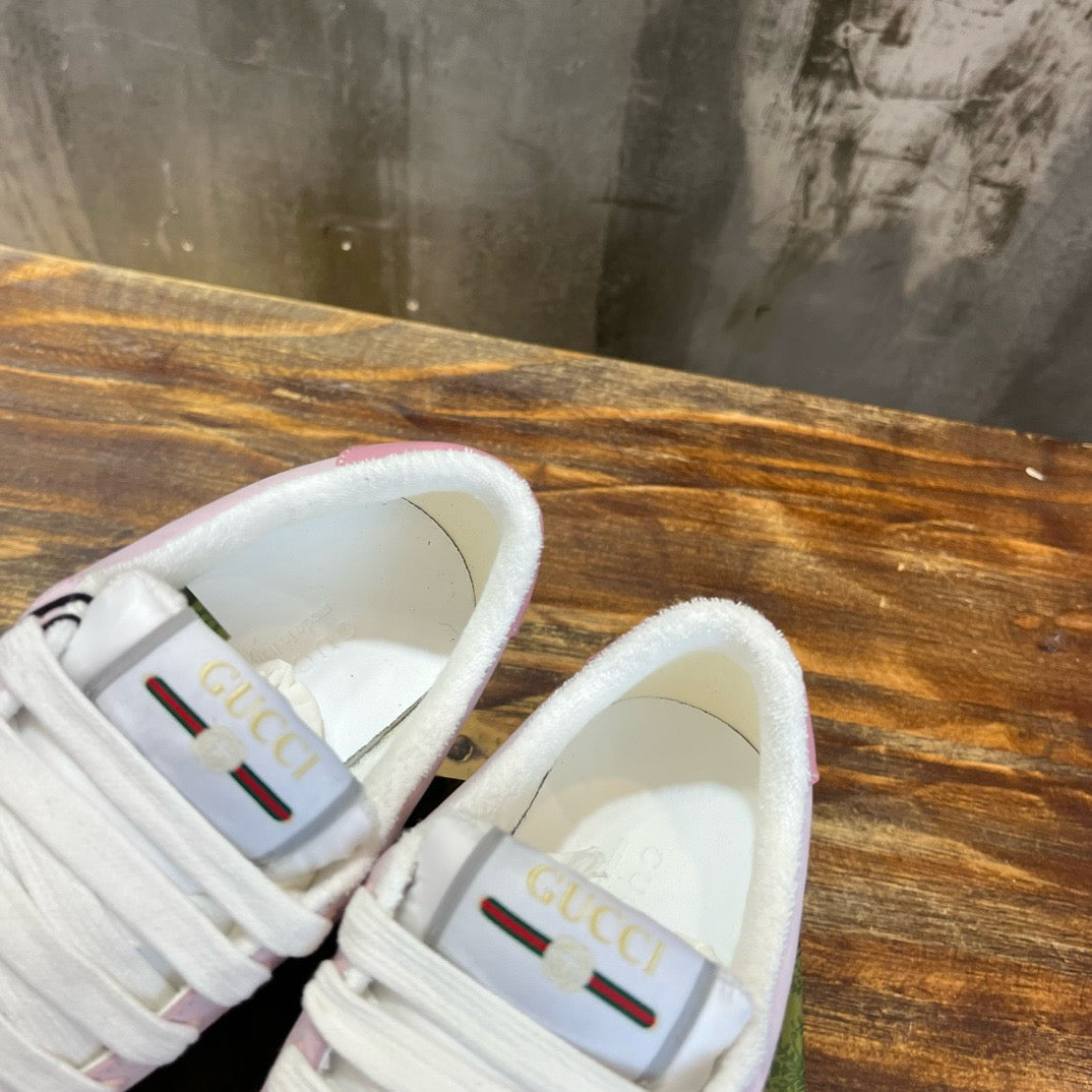 GUC Sneakers
