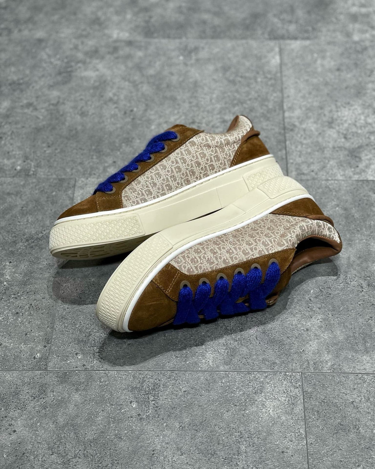 DIO Sneakers